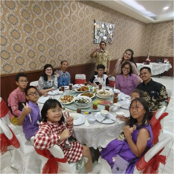 Hall Room Golden Leaf