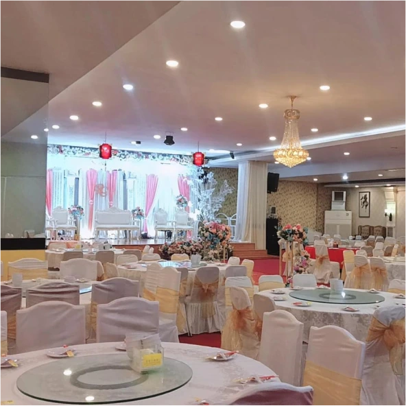 Hall Room Golden Leaf