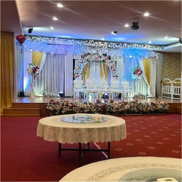 Hall Room Golden Leaf